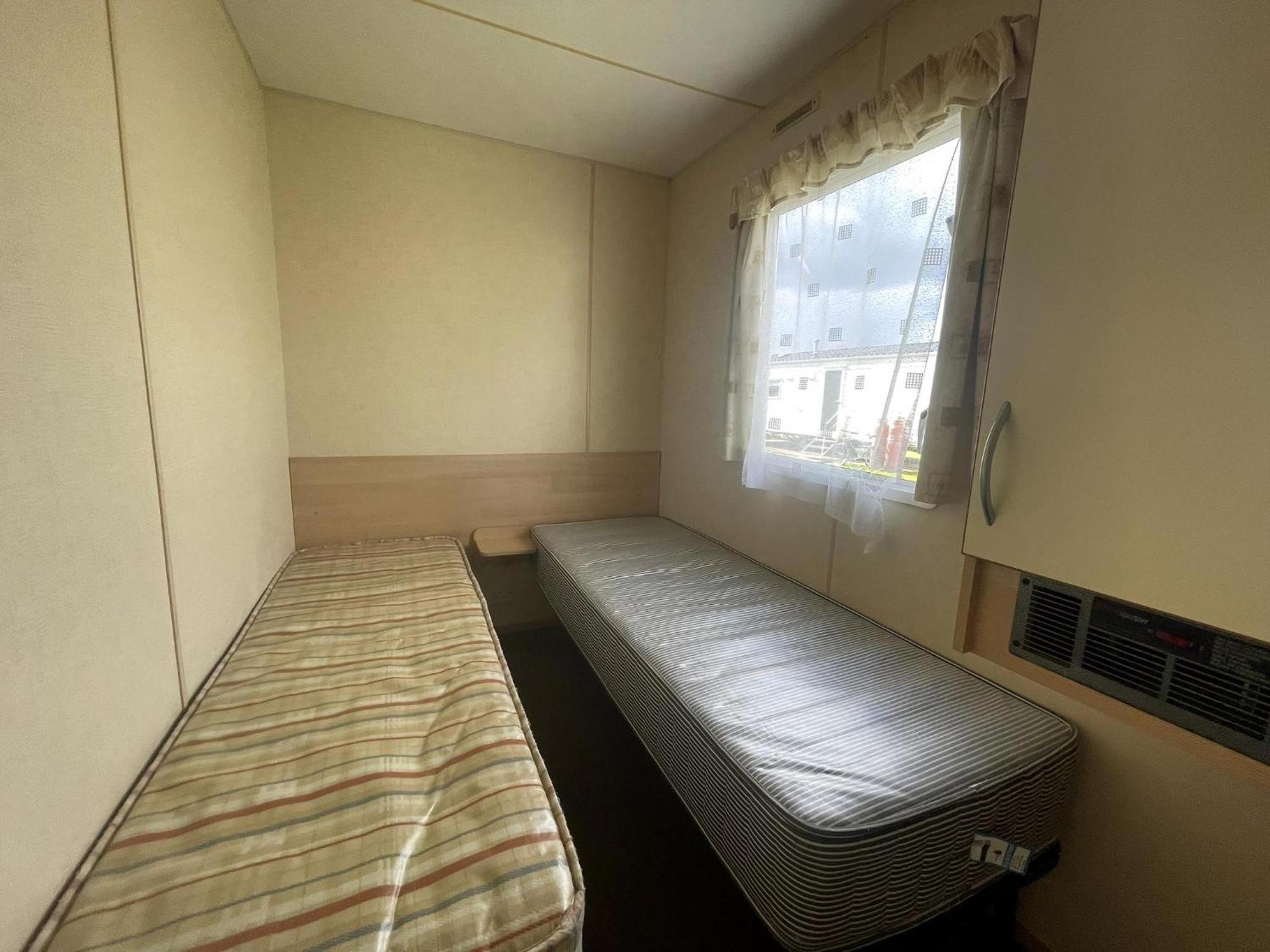 Lovely 8 Berth Caravan At St Osyth Beach Holiday Park Ref 28101G Клактон-он-Си Экстерьер фото